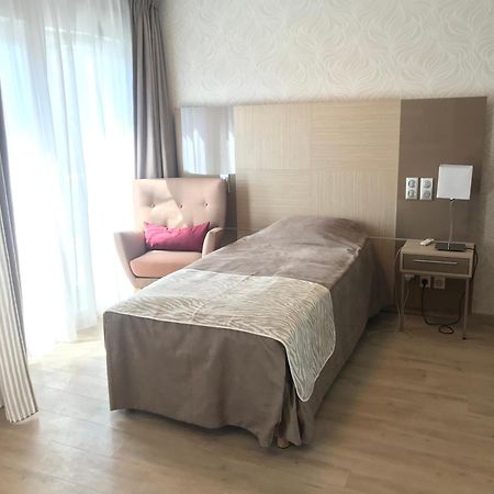 Zenao Montreuil- Croix De Chavaux Appartement Montreuil  Buitenkant foto