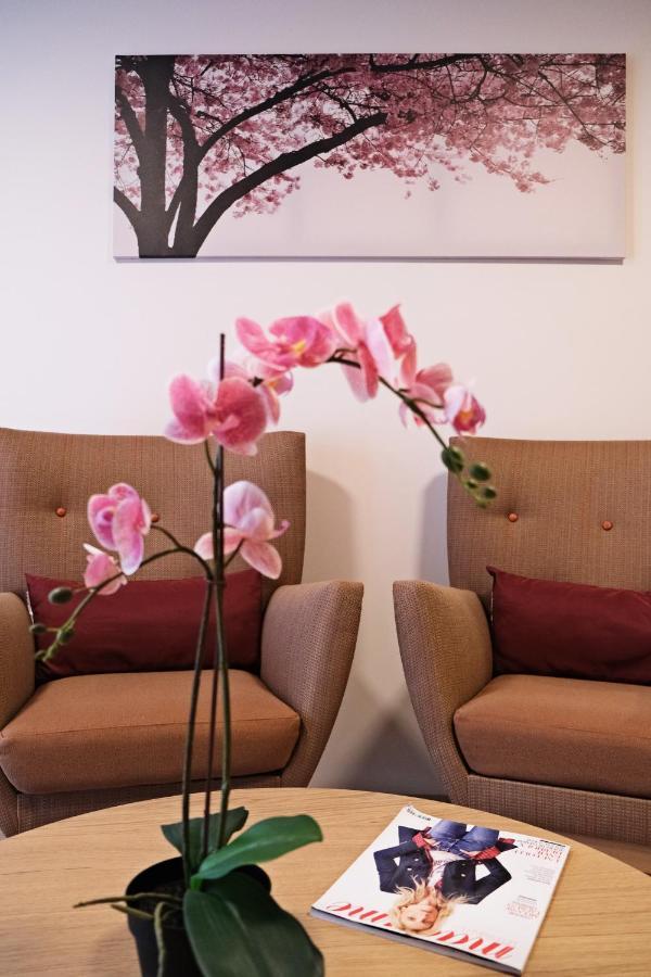 Zenao Montreuil- Croix De Chavaux Appartement Montreuil  Buitenkant foto