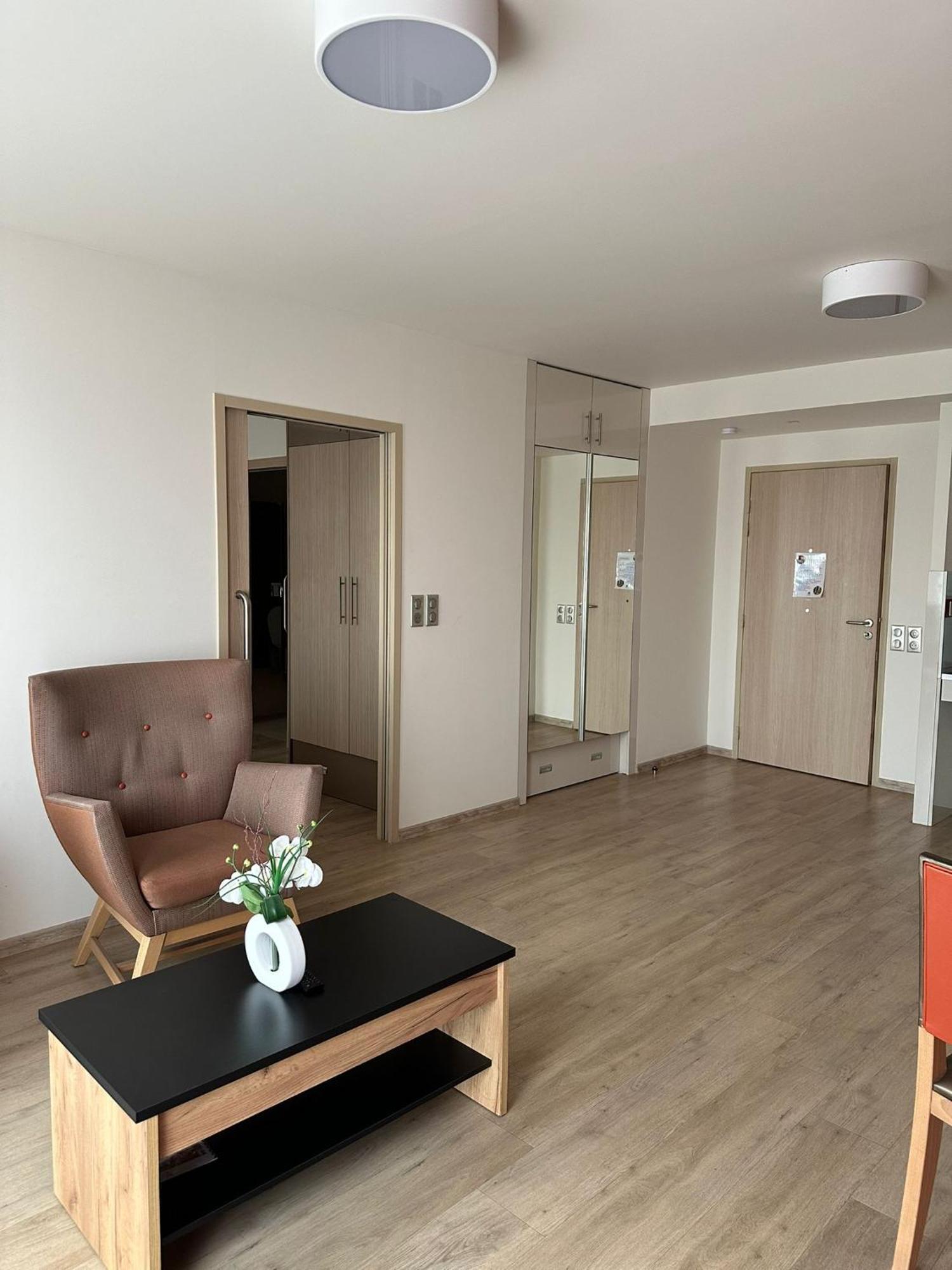 Zenao Montreuil- Croix De Chavaux Appartement Montreuil  Buitenkant foto